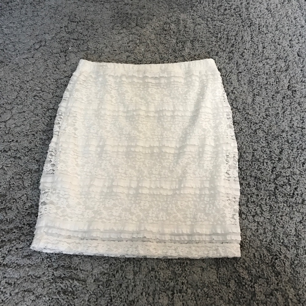 Short pencil skirt
