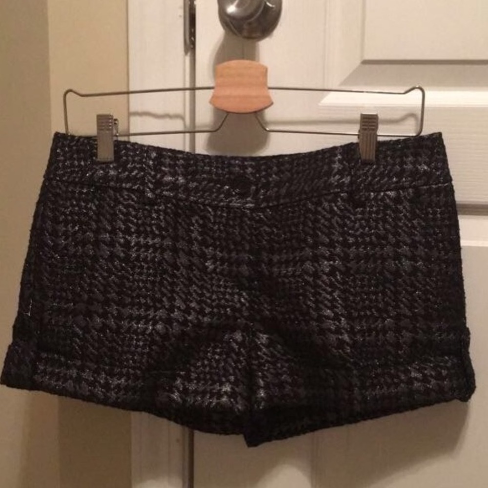 Express Shorts - Picture 2 of 4