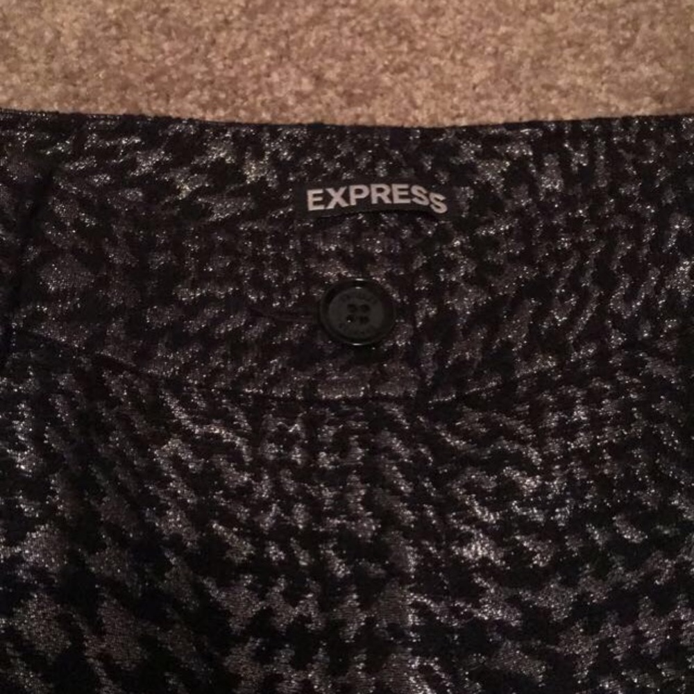 Express Shorts - Picture 3 of 4