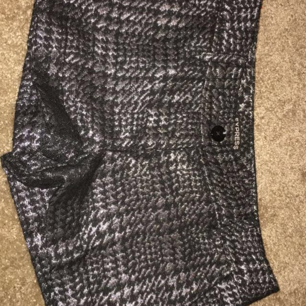 Express Shorts - Picture 4 of 4