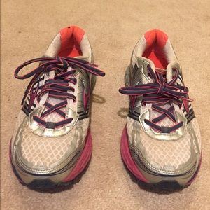 Brooks Adrenaline GTS 14 running sneakers