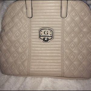 I'm selling a guess bag!