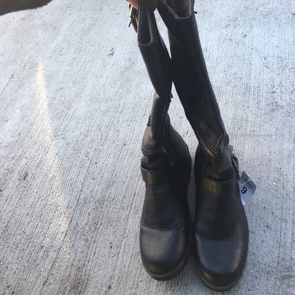 Black boots - Picture 2 of 4