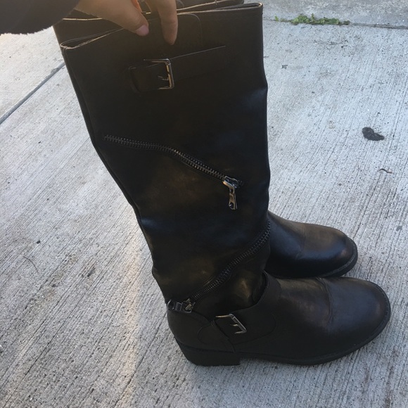 Black boots - Picture 3 of 4