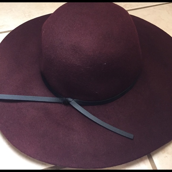 Accessories - David and Young burgundy wool hat.