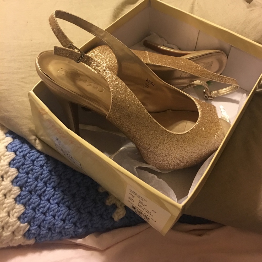 Beautiful gold prom shoes never worn