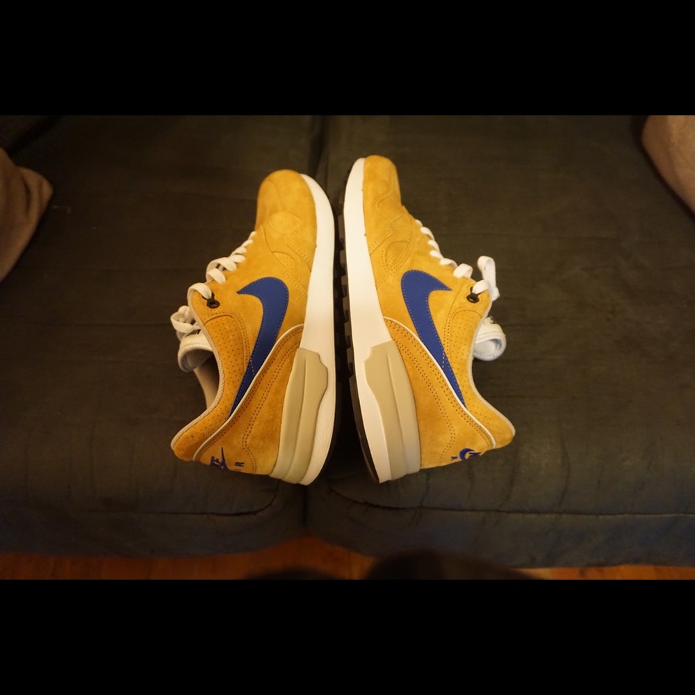 Nike odyssey gold leafs