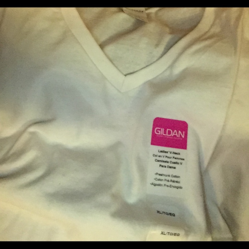 Whit v neck t