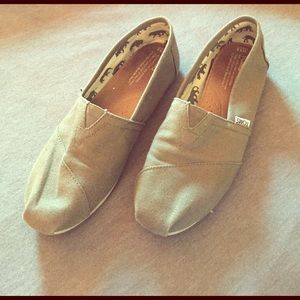 Olive Green TOMS