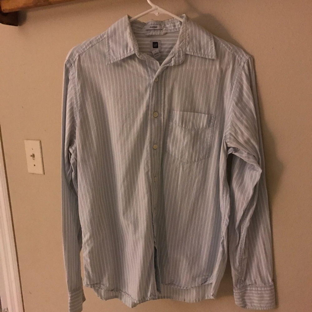 Size Small Gap Button Down