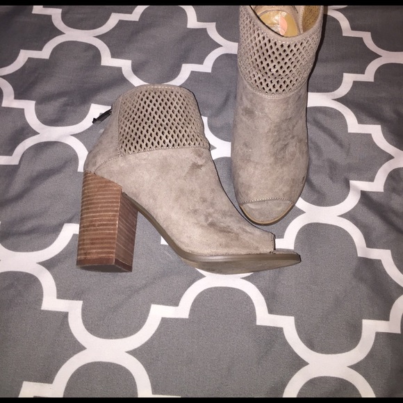 FINAL SALE ✨ Suede Booties - Picture 2 of 2