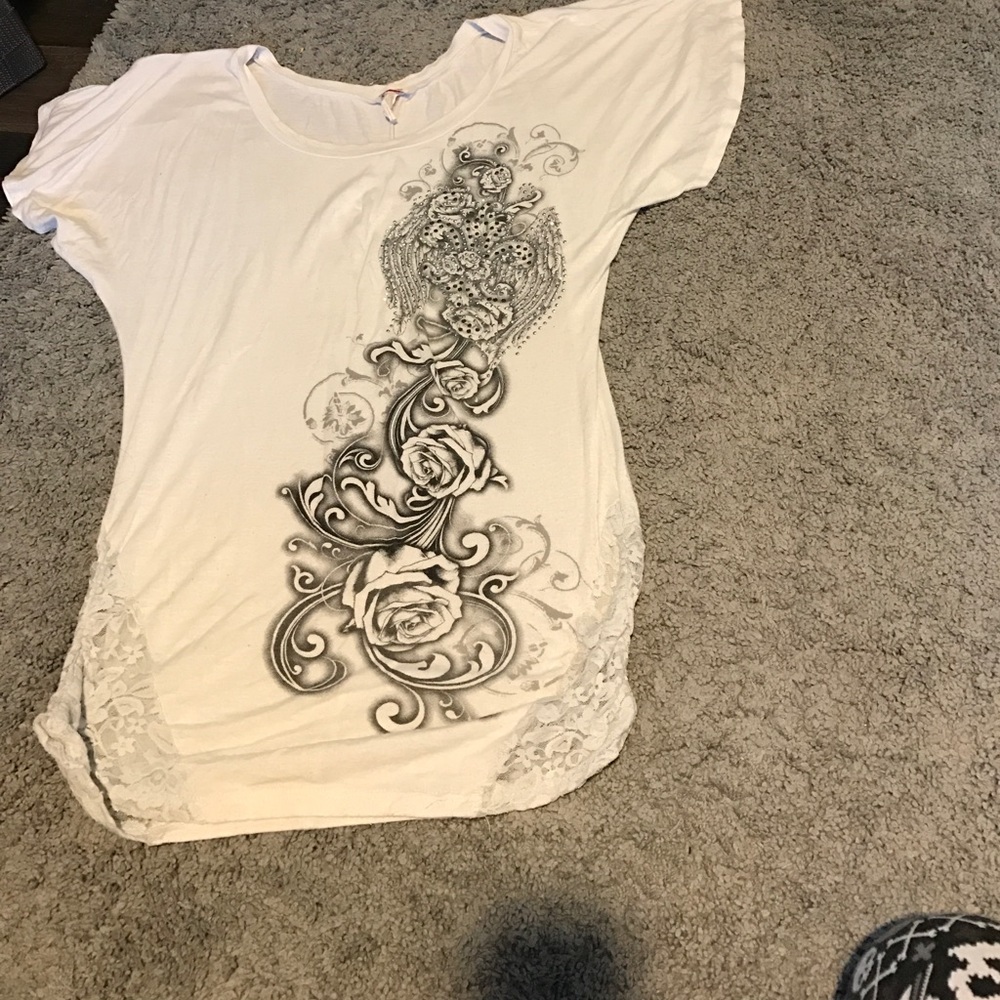 White tee shirt