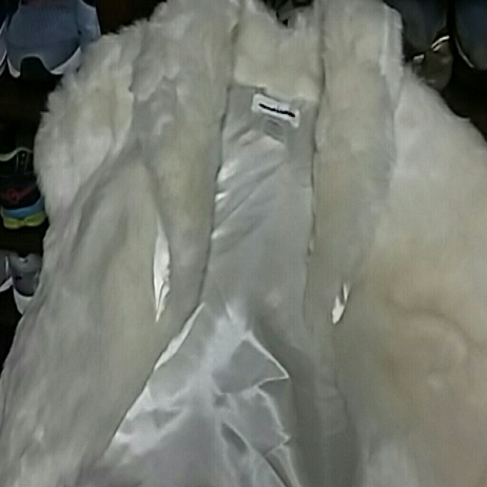 Vest - Picture 2 of 4