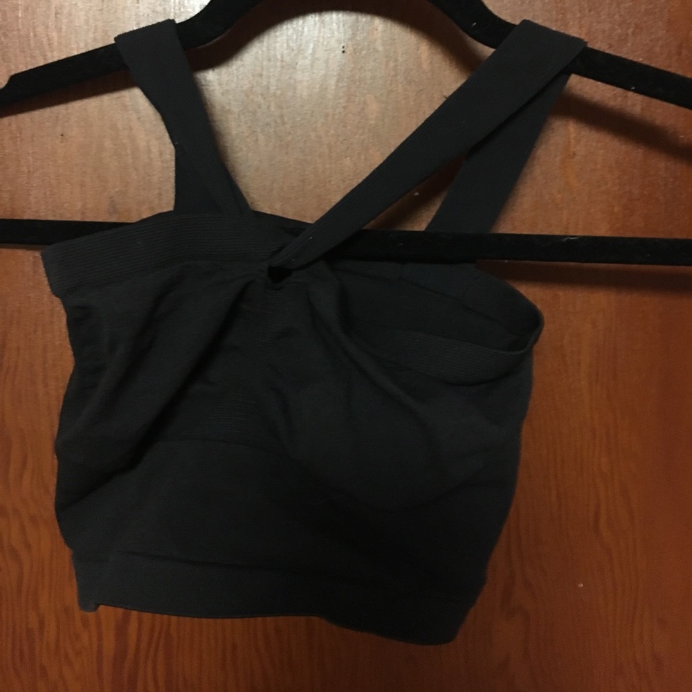 Black sports bra