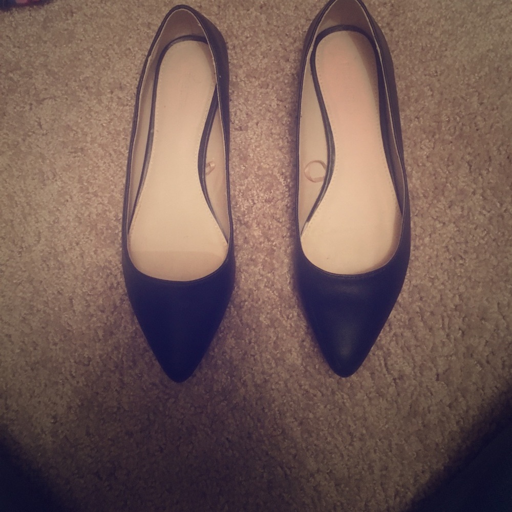 Black pointed flats