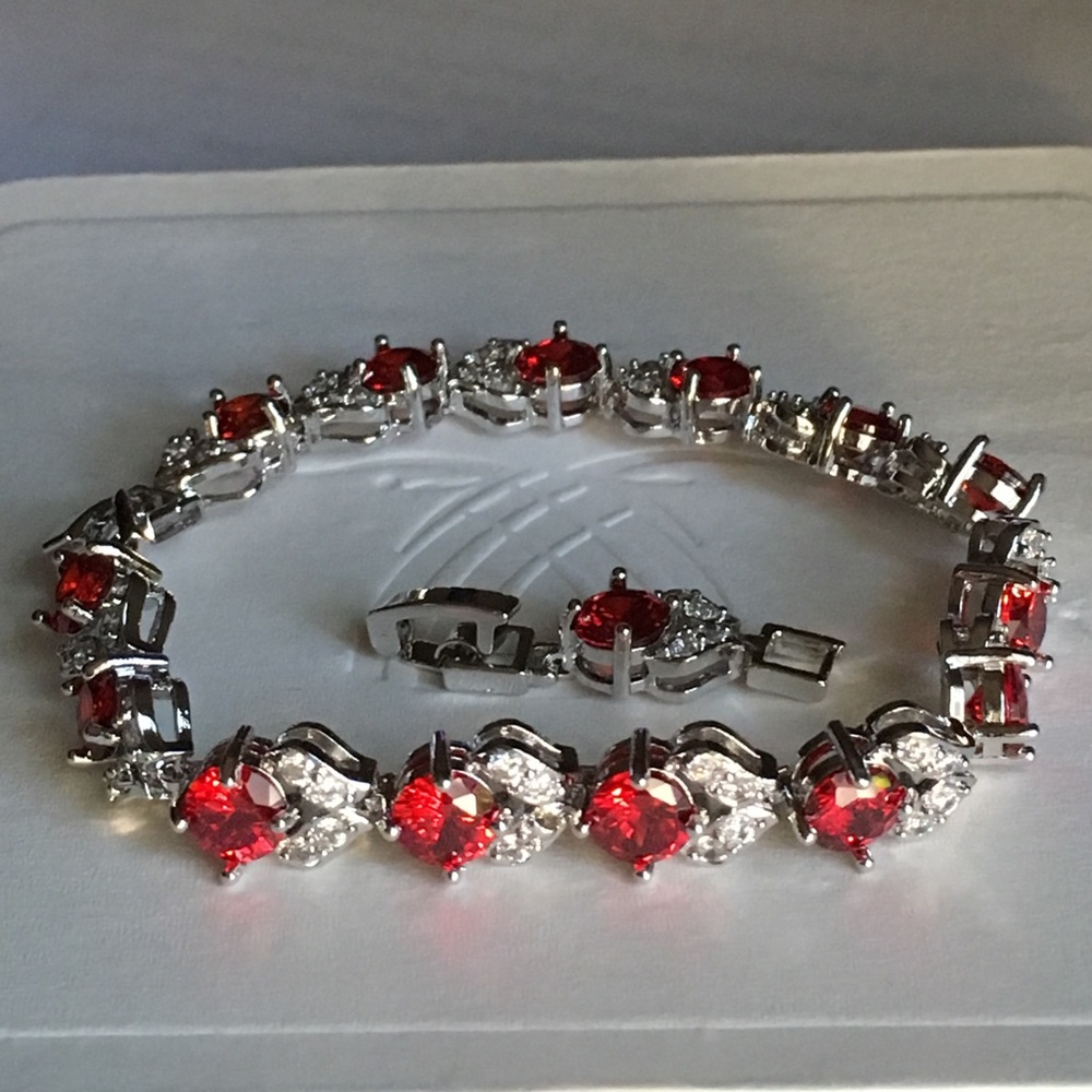 High Quality Bracelet. Latest fashion trend.