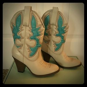 NIB Cowgirl Boots