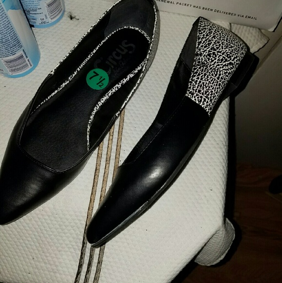 Circus by Sam Edelman Black & White Flats - Picture 4 of 4