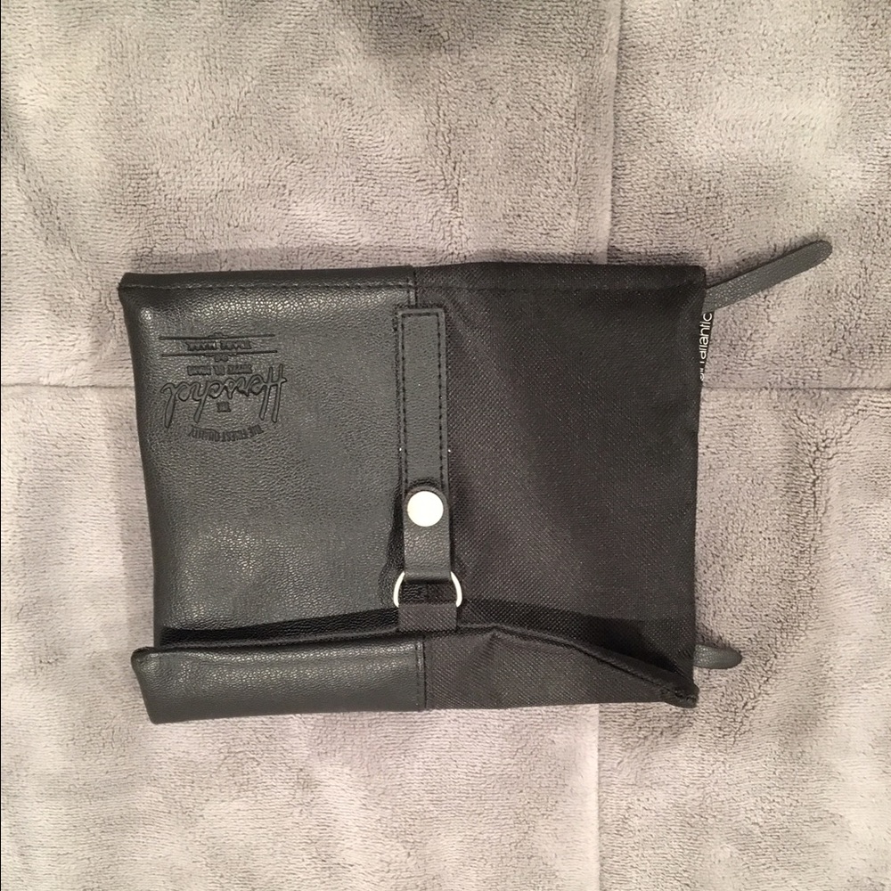 ❤SALE❤. Herschel black vanity bag