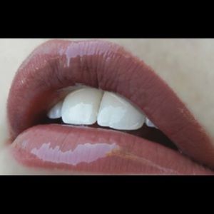 Bella liquid lipstick by LipSense