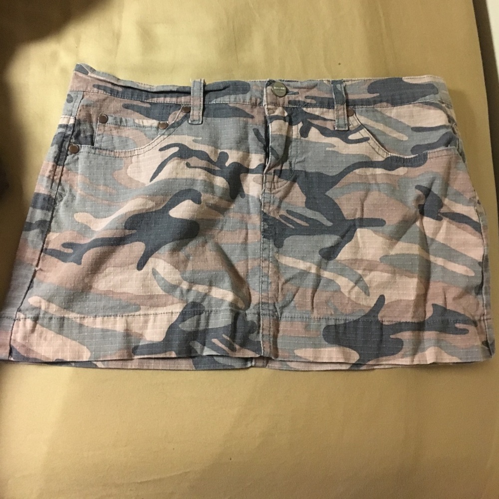 Camo mini skirt