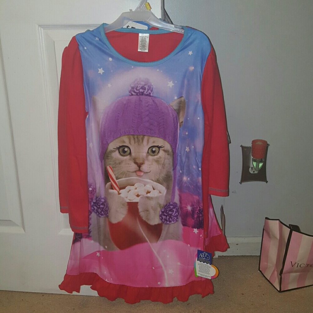 Girl's nightgown