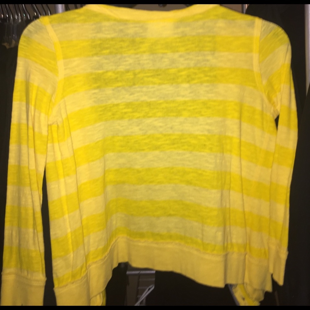 Yellow sweater - Picture 2 of 2