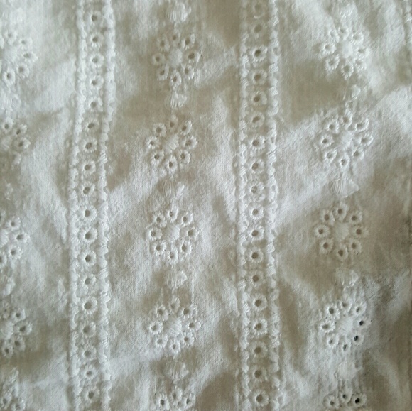 Brandy Melville backless floral embroidered top - Picture 3 of 4