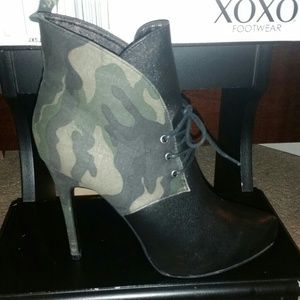 Camouflage Booties sz 8.5