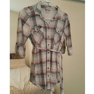 M - Light pink & gray plaid button up