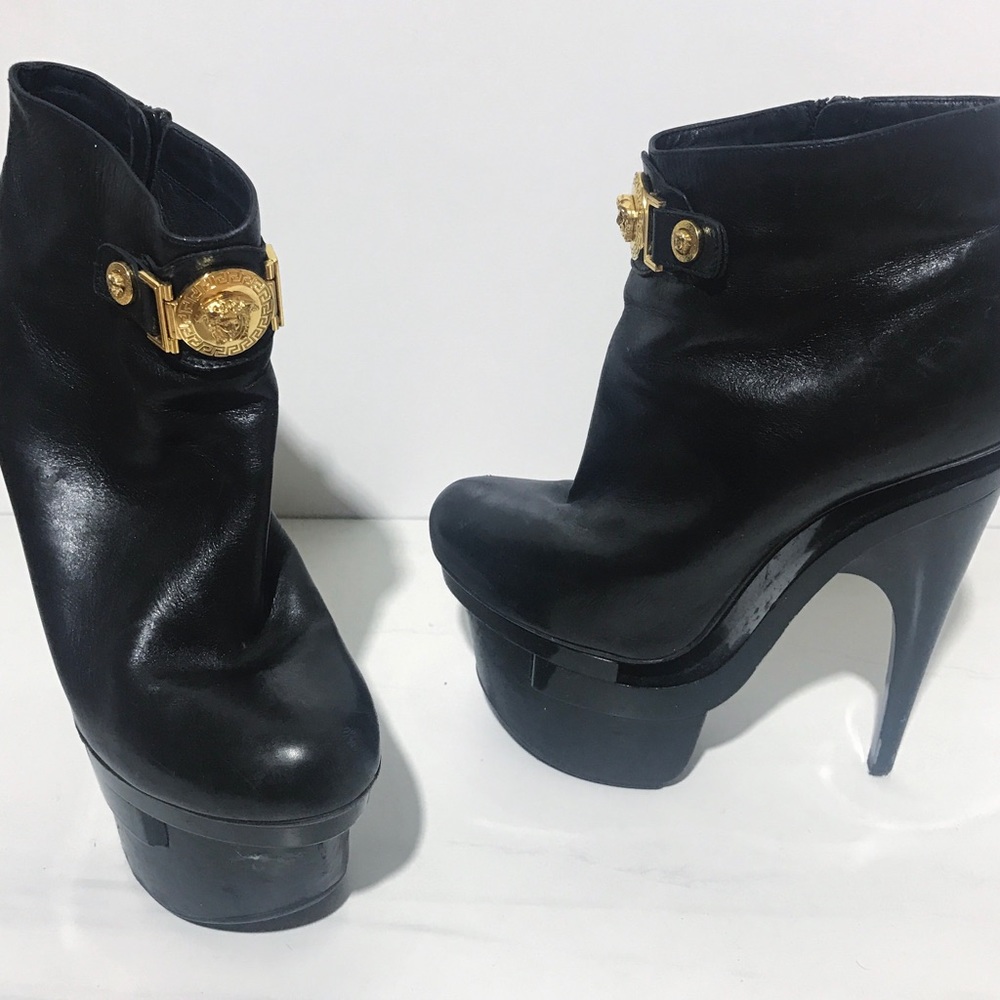 Authentic Black Versace booties with gold medusa🐍
