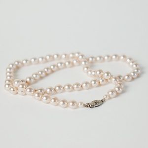 Vintage pearl necklace