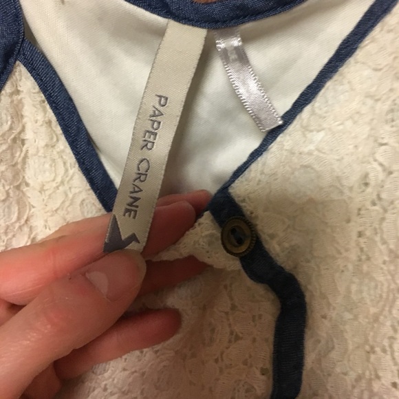 Cream lace crop top. - Picture 3 of 4