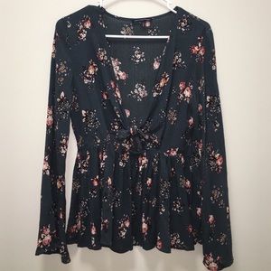 American Eagle Tie Front shirt