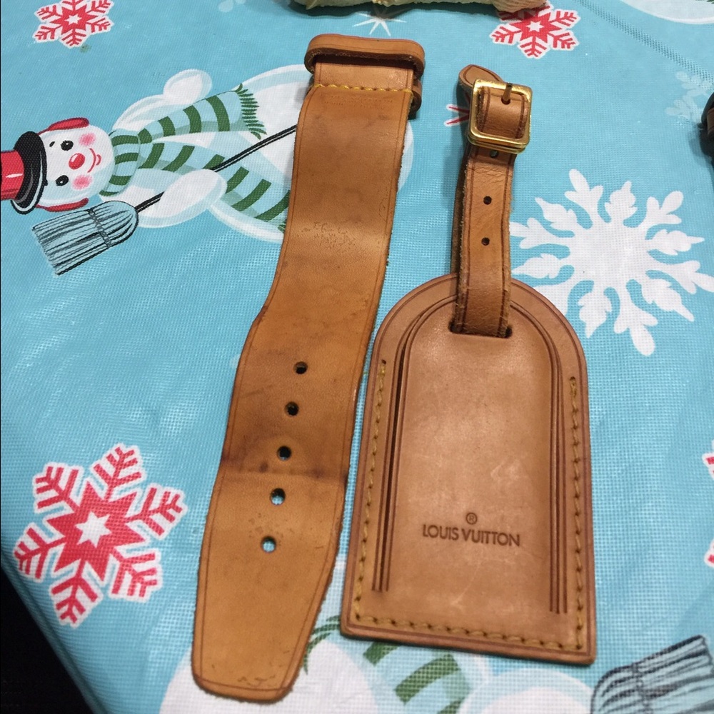 Louis Vuitton Luggage strap and tag