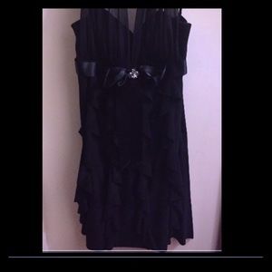 Little black dress! Gorgeous and flowy ! Very🔥