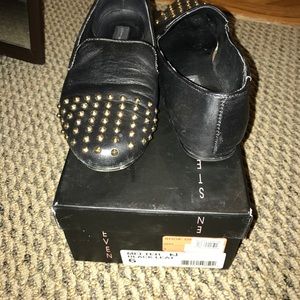 Black leather Steve Madden slip on flats