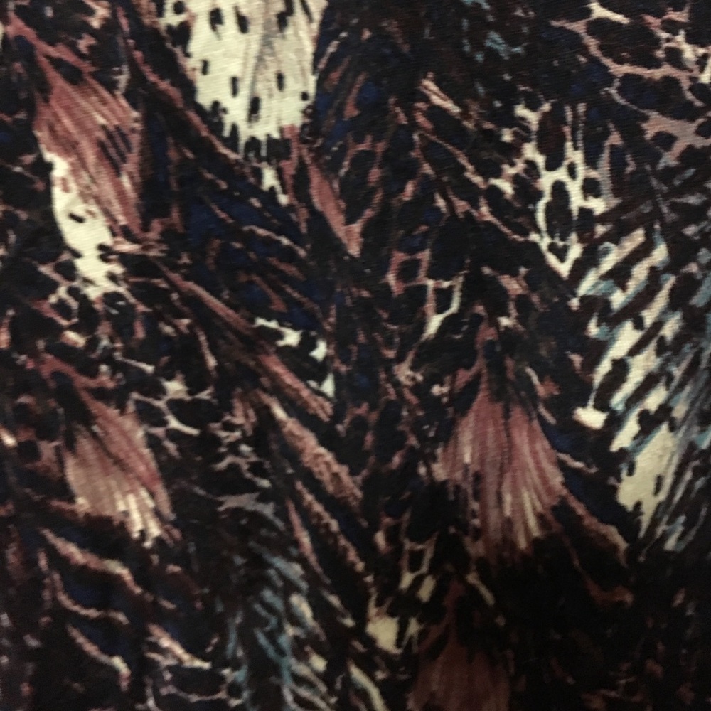 Pattern crop top! BNWOT - Picture 3 of 3