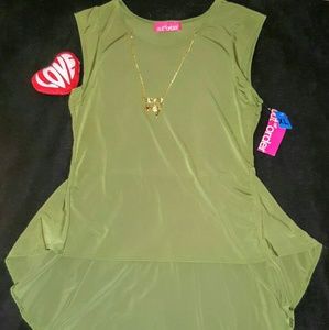 🆕Shirt w/necklace attachment🤗