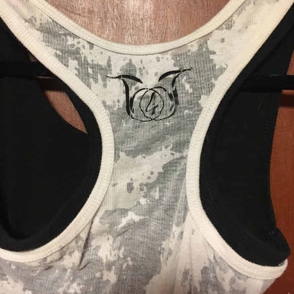White and black double layered tank top. - Picture 4 of 4