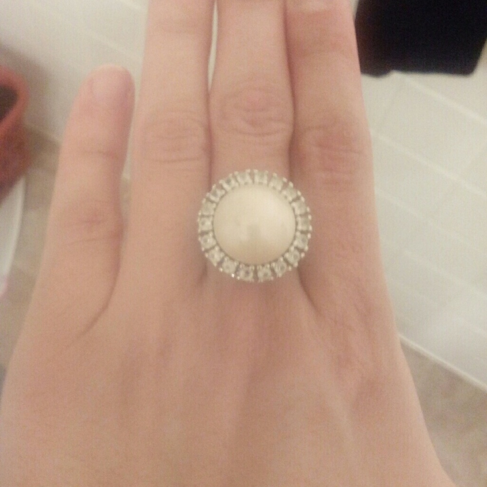 Ring eith white Pearl and diamonds silver 10k