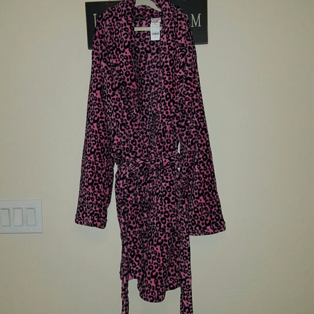 Pink leopard print plush bathrobe