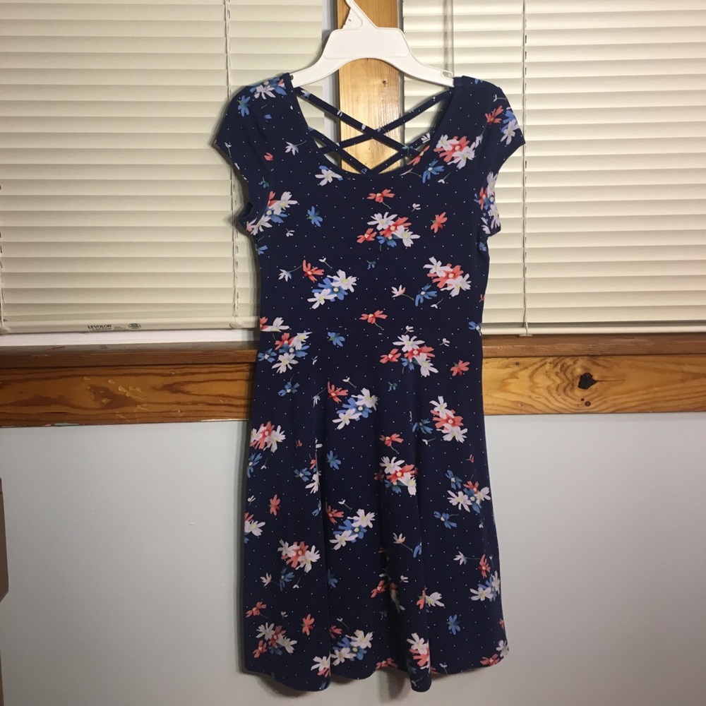 Crossing back floral dress🌸