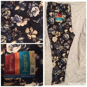 Cute floral jeggings *never been worn*