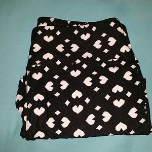 LULAROE BNWT BLACK AND WHITE HEART LEGGINGS