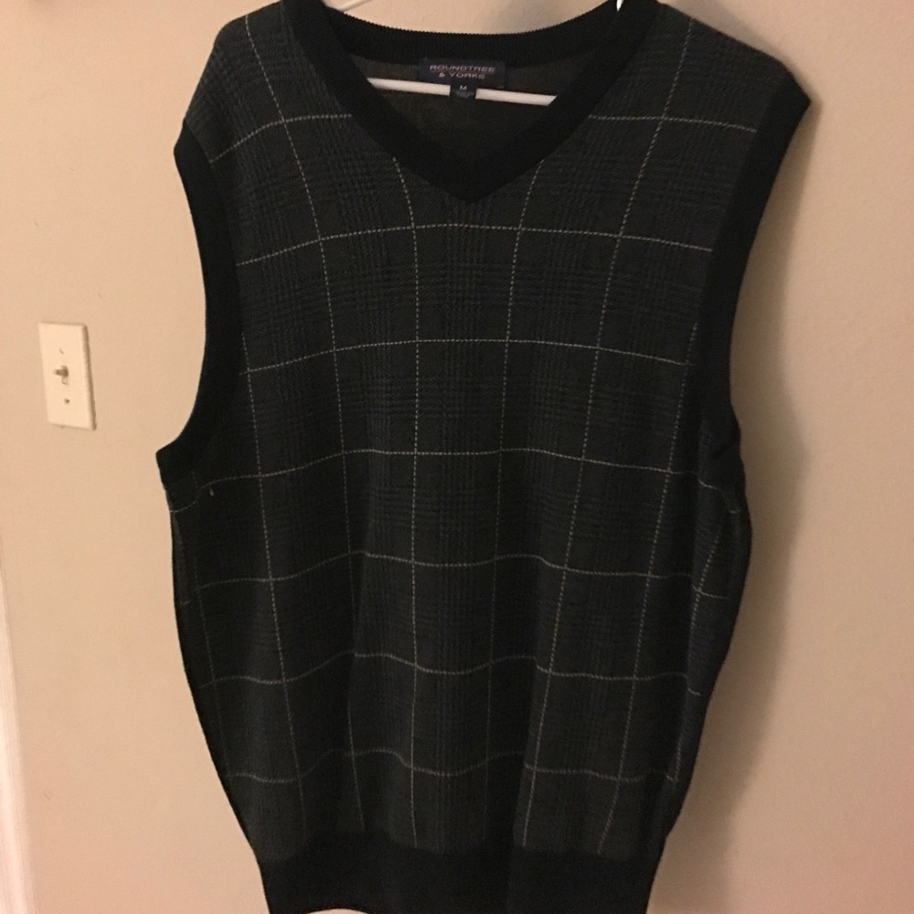 Roundtree and Yorke Sweater Vest