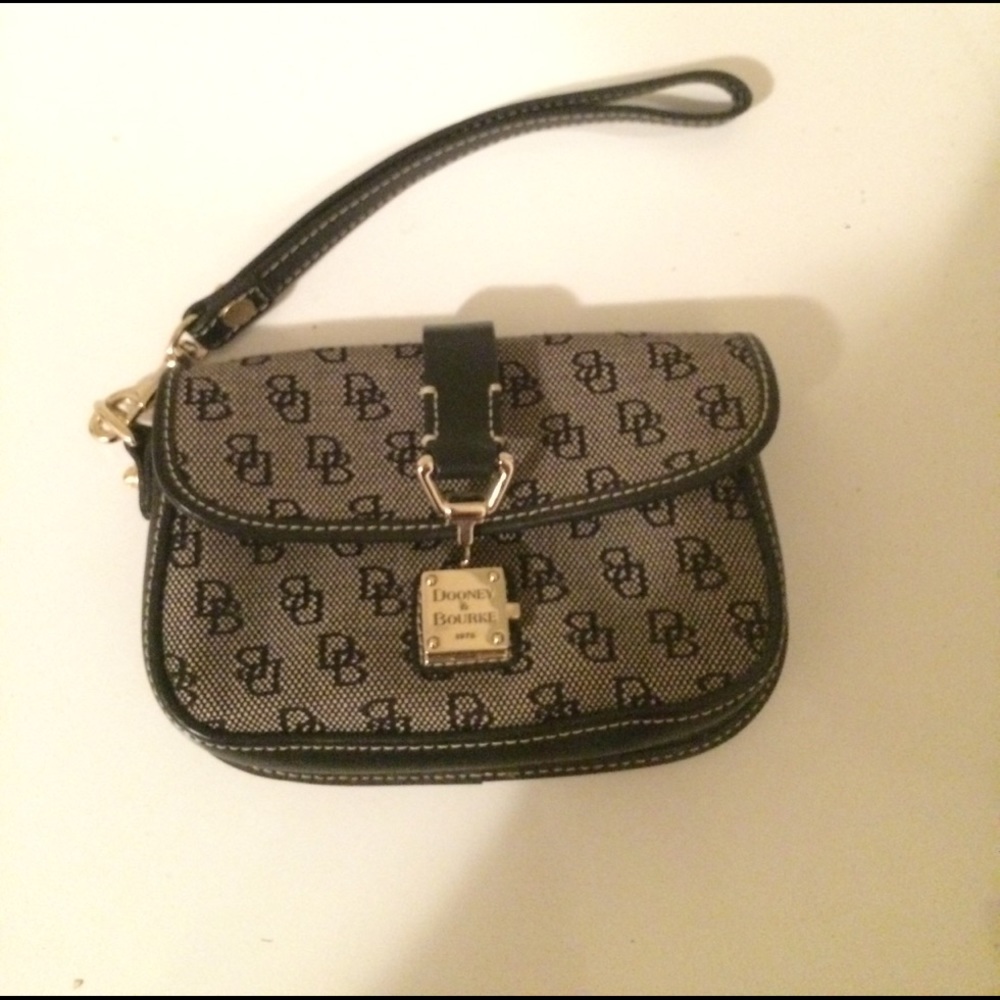 Dooney & Bourke wristlet