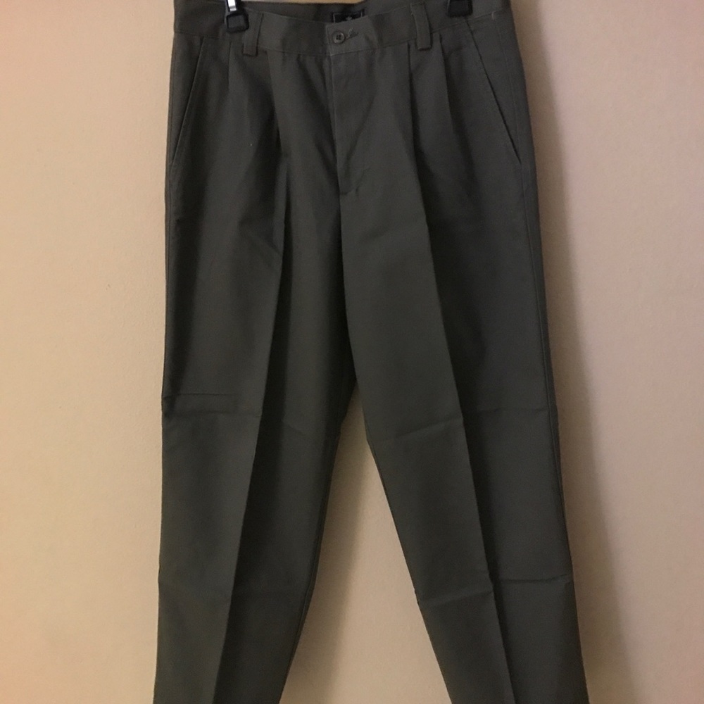 New Pleated Dockers 32x30