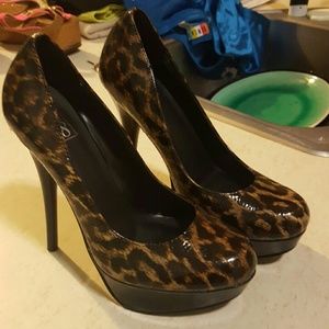 Shiny leopard print heels new