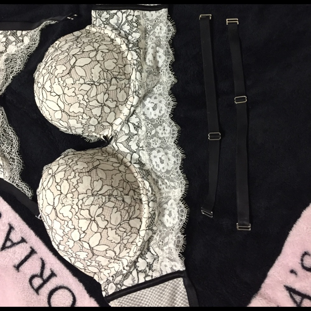 36DD Victoria secret bra